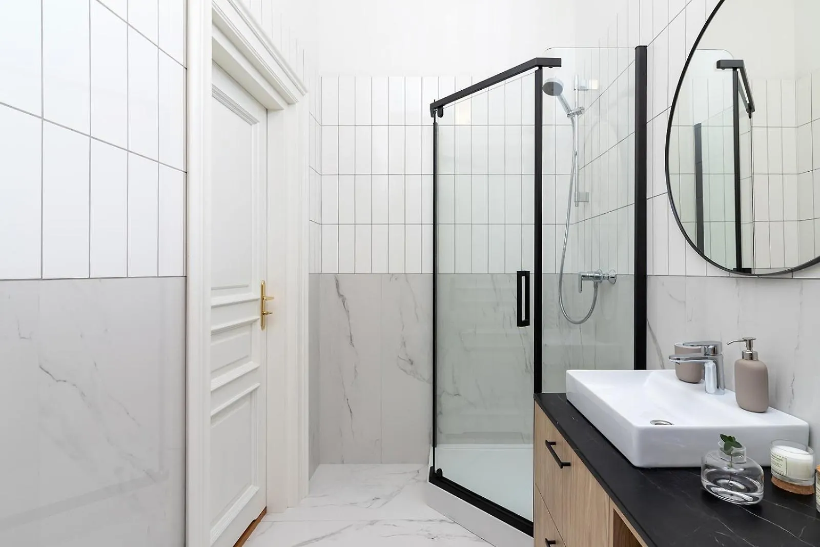 2 - Bedroom Apartment With Balcony - Rejtana 10 Krakow Poland
